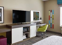 Hampton Inn & Suites Chicago Waukegan
