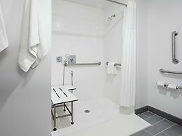 Hampton Inn & Suites Chicago Waukegan