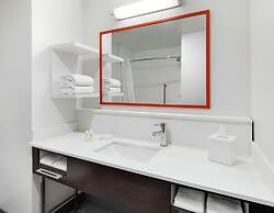Hampton Inn & Suites Chicago Waukegan