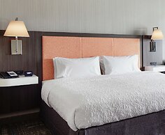 Hampton Inn & Suites Chicago Waukegan