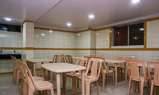 Treebo Hillway Inn Main Market