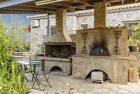 Majestic Chateau - Spectacular Seascapes & Pool