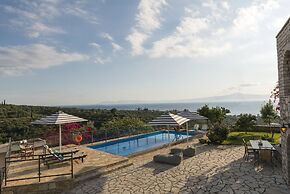 Majestic Chateau - Spectacular Seascapes & Pool