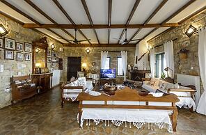 Majestic Chateau - Spectacular Seascapes & Pool