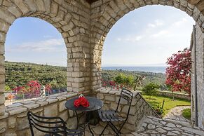 Majestic Chateau - Spectacular Seascapes & Pool