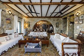 Majestic Chateau - Spectacular Seascapes & Pool