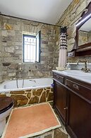 Majestic Chateau - Spectacular Seascapes & Pool