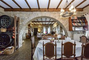 Majestic Chateau - Spectacular Seascapes & Pool