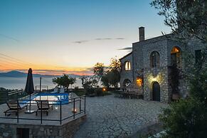 Majestic Chateau - Spectacular Seascapes & Pool
