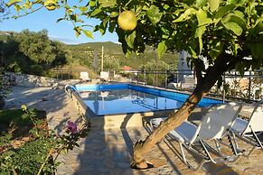 Majestic Chateau - Spectacular Seascapes & Pool