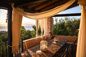 Majestic Chateau - Spectacular Seascapes & Pool