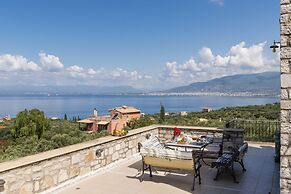 Majestic Chateau - Spectacular Seascapes & Pool