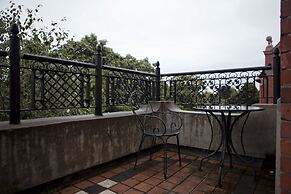 HIPHIPStay - The Michael Flatley Suite