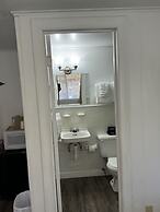 Evening Shade River Lodge and Cabins