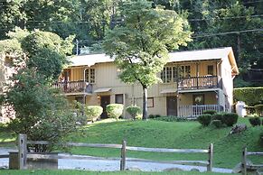 Evening Shade River Lodge and Cabins