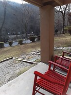 Evening Shade River Lodge and Cabins