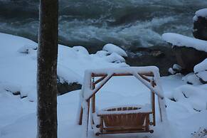 Evening Shade River Lodge and Cabins