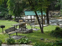 Evening Shade River Lodge and Cabins