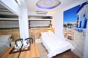 Ahuzat Shaul - Studio