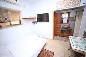 Ahuzat Shaul - Studio