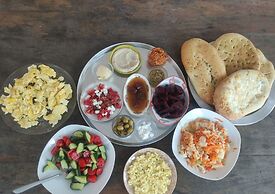 Ahuzat Shaul - Studio