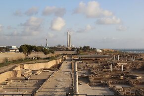 Ahuzat Shaul - Studio