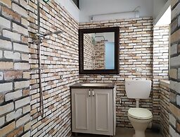 Ahuzat Shaul - Studio