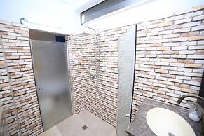 Ahuzat Shaul - Studio