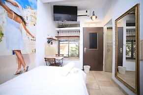 Ahuzat Shaul - Studio