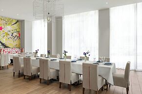 The MC, Autograph Collection