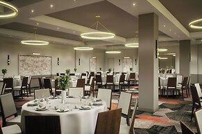 The MC, Autograph Collection