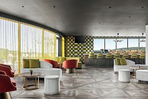 The MC, Autograph Collection