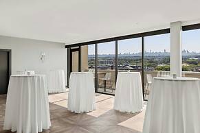 The MC, Autograph Collection