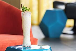 The MC, Autograph Collection