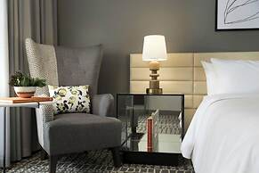 The MC, Autograph Collection