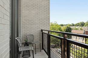 The MC, Autograph Collection