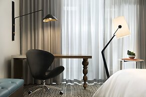 The MC, Autograph Collection