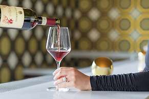 The MC, Autograph Collection