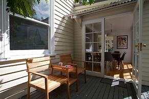 Strahan House