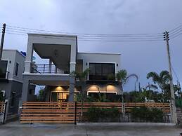 Banpuck Huahin Numnueng Pool Villa