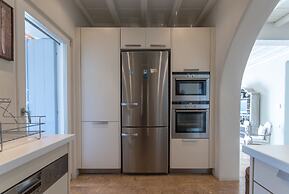 Villa Aphrodite sunkissed MykonianLuxury