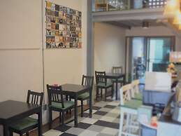 Hybrit Hostel & Cafe