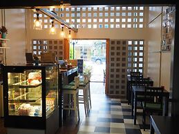 Hybrit Hostel & Cafe