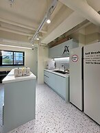 The Cube Hotel - Hostel