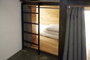 The Cube Hotel - Hostel