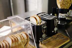 The Cube Hotel - Hostel