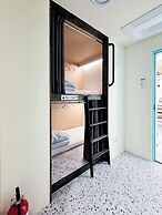 The Cube Hotel - Hostel