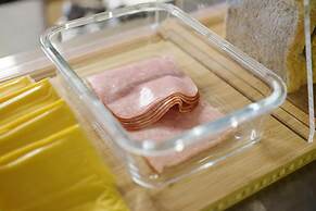 The Cube Hotel - Hostel