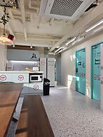 The Cube Hotel - Hostel