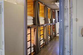 The Cube Hotel - Hostel